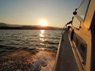 speed boat